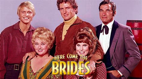  ¿Preparado para una dosis de nostalgia con Here Comes the Brides? Una serie musical que te transportará a Seattle en la época del oro!