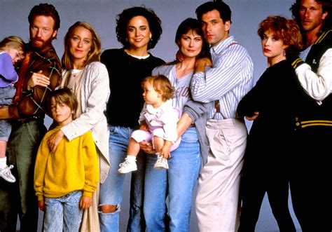 ¿Te fascina la intriga familiar y la nostalgia ochentera? ¡Descubre thirtysomething!